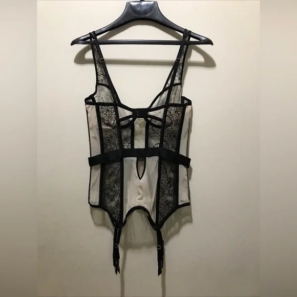 VS Victoria's Secret Lace Merrywidow Garter Corset top M/L - Picture 10 of 10